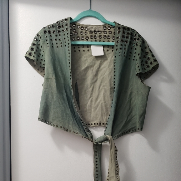 Top - Picture 3 of 3